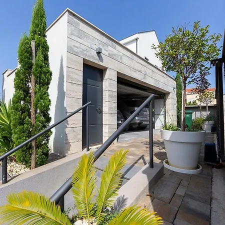 Luxury Experience In Center Of With Heated Pool And Jacuzzi זאדאר