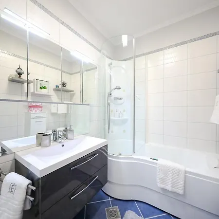 Luxury Experience In Center Of With Heated Pool And Jacuzzi فيلة