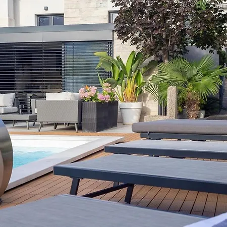 Luxury Experience In Center Of With Heated Pool And Jacuzzi Villa