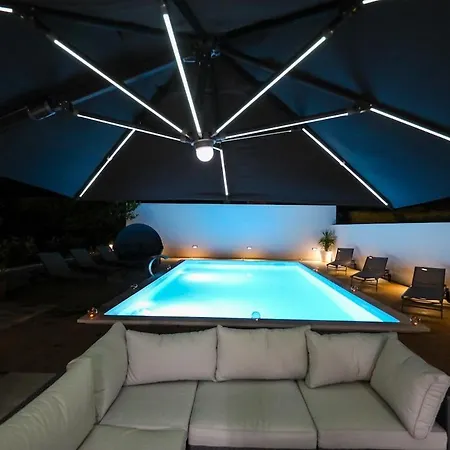 Luxury Experience In Center Of With Heated Pool And Jacuzzi زادار