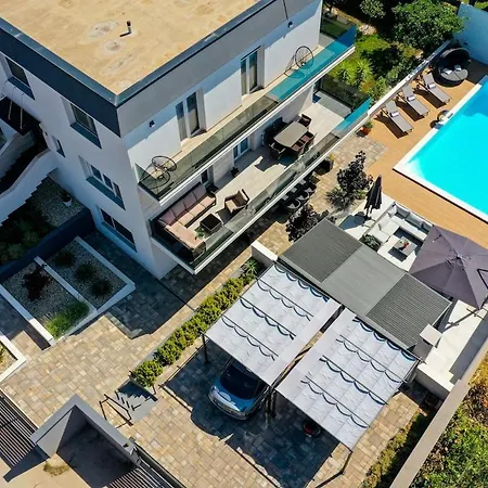 Luxury Experience In Center Of With Heated Pool And Jacuzzi זאדאר