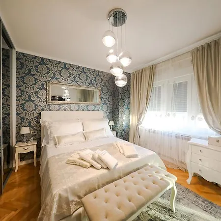 Luxury Experience In Center Of With Heated Pool And Jacuzzi Villa