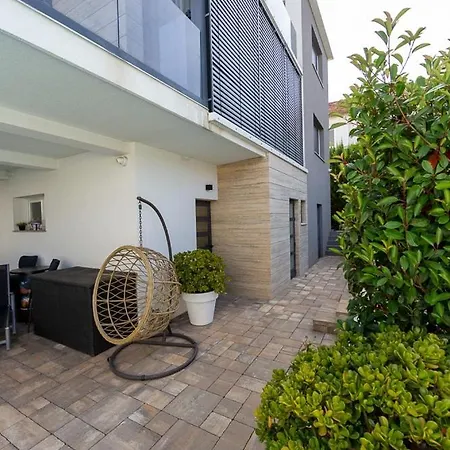 Villa Luxury Experience In Center Of With Heated Pool And Jacuzzi Zadar