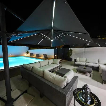 Luxury Experience In Center Of With Heated Pool And Jacuzzi * זאדאר