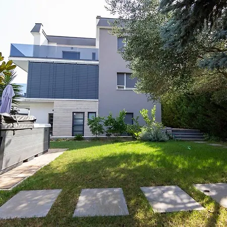 Luxury Experience In Center Of With Heated Pool And Jacuzzi זאדאר