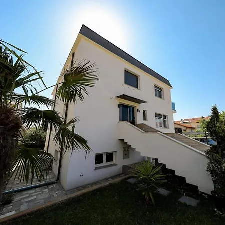 Villa Luxury Experience In Center Of With Heated Pool And Jacuzzi Zadar