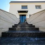 Villa Luxury Experience In Center Of With Heated Pool And Jacuzzi