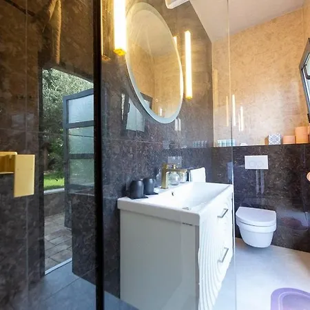 Luxury Experience In Center Of With Heated Pool And Jacuzzi Вілла Задар