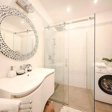 Luxury Experience In Center Of With Heated Pool And Jacuzzi