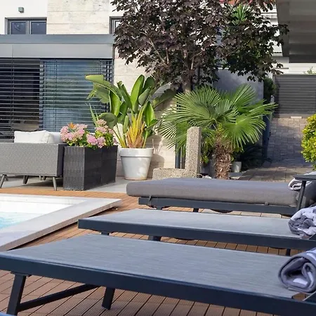 Luxury Experience In Center Of With Heated Pool And Jacuzzi * 扎达尔