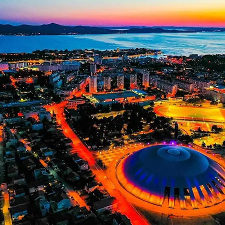 Luxury Experience In Center Of With Heated Pool And Jacuzzi 别墅 扎达尔