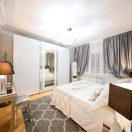 Luxury Experience In Center Of With Heated Pool And Jacuzzi 别墅 *