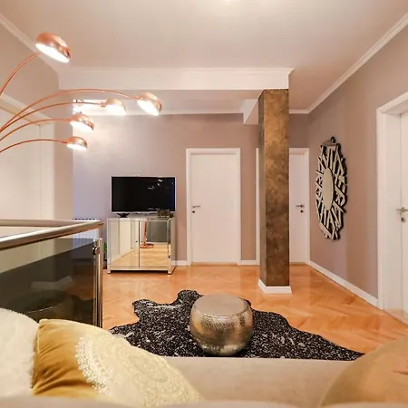 Luxury Experience In Center Of With Heated Pool And Jacuzzi 别墅 *