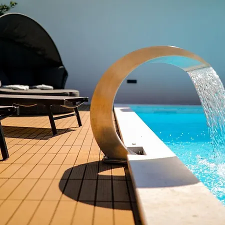 Вілла Luxury Experience In Center Of With Heated Pool And Jacuzzi Задар