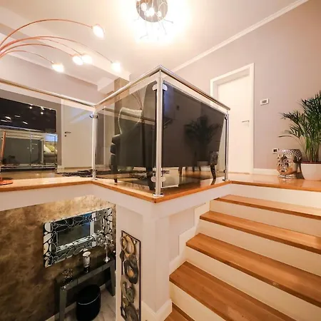 Luxury Experience In Center Of With Heated Pool And Jacuzzi Вілла