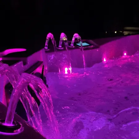 别墅 Luxury Experience In Center Of With Heated Pool And Jacuzzi *