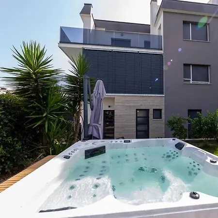别墅 Luxury Experience In Center Of With Heated Pool And Jacuzzi
