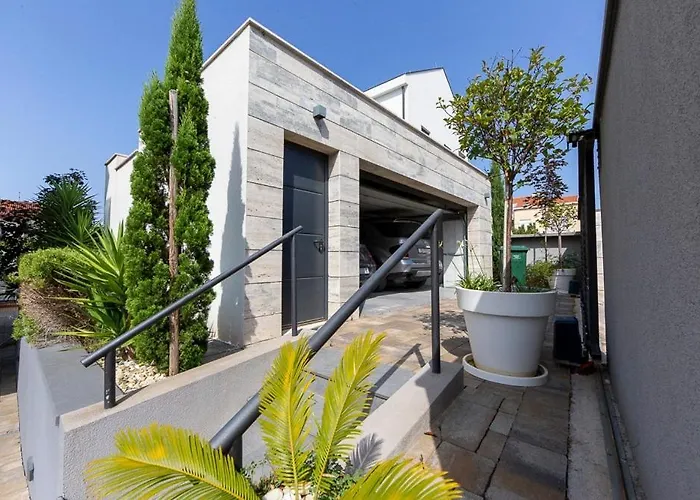 Luxury Experience In Center Of With Heated Pool And Jacuzzi Zadar