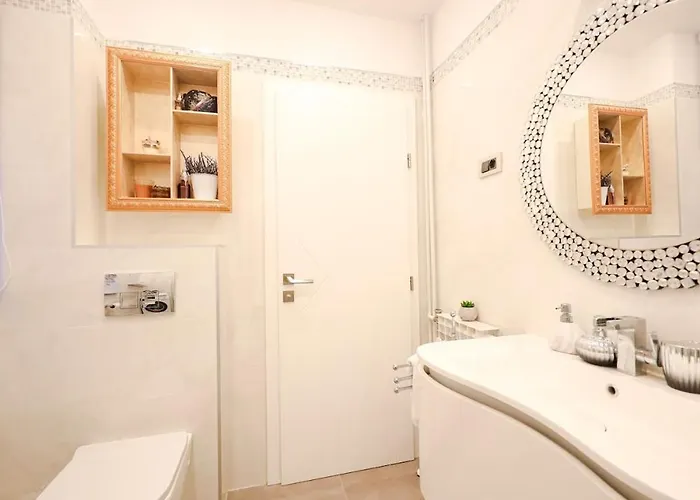 Villa Luxury Experience In Center Of With Heated Pool And Jacuzzi