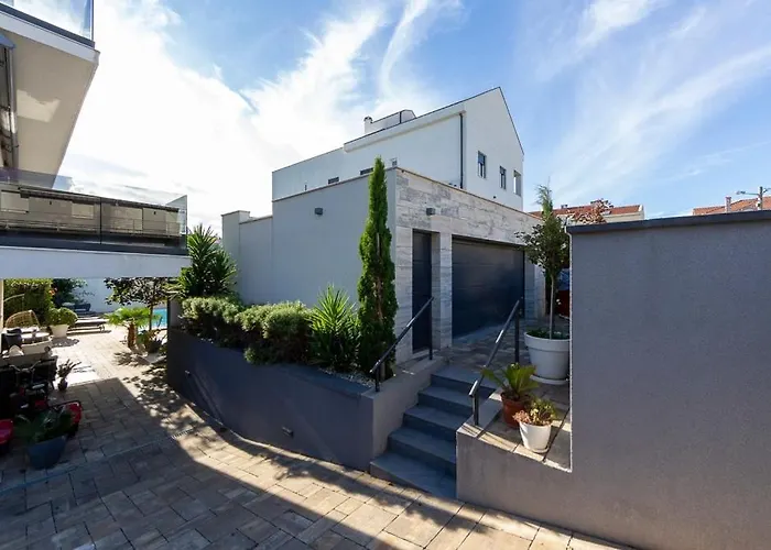 Luxury Experience In Center Of With Heated Pool And Jacuzzi Zadar