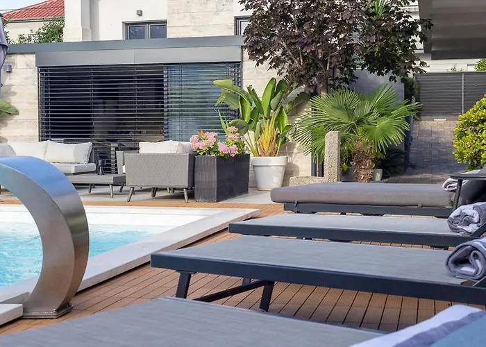 Luxury Experience In Center Of With Heated Pool And Jacuzzi Villa