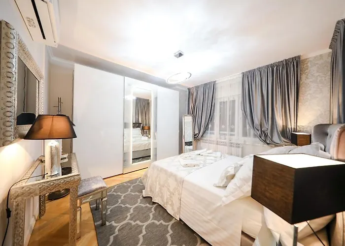 Luxury Experience In Center Of With Heated Pool And Jacuzzi Villa *