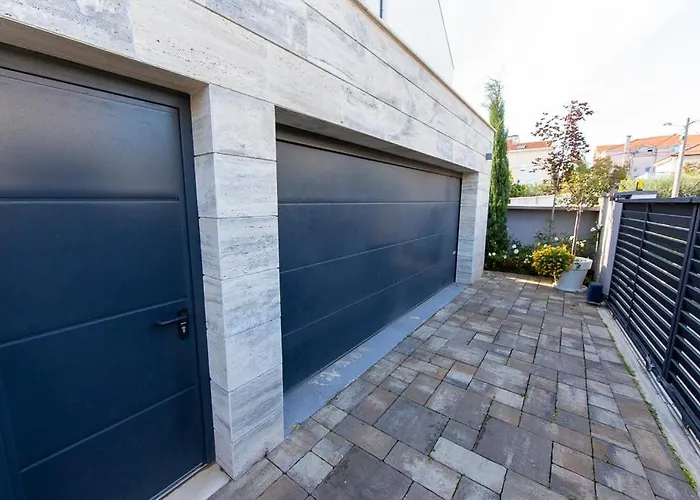 Luxury Experience In Center Of With Heated Pool And Jacuzzi Villa