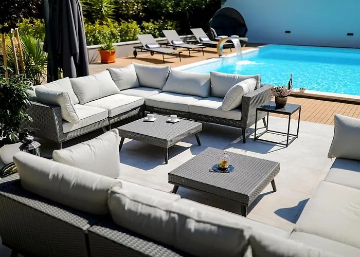 Luxury Experience In Center Of With Heated Pool And Jacuzzi Villa