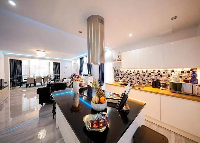 Villa Luxury Experience In Center Of With Heated Pool And Jacuzzi