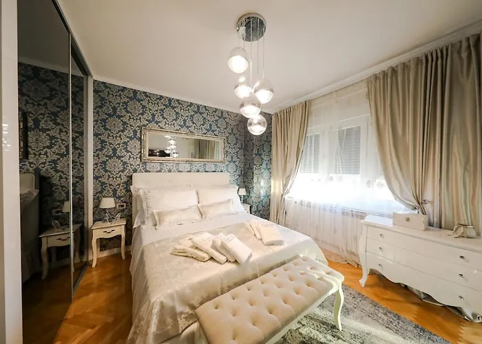 Luxury Experience In Center Of With Heated Pool And Jacuzzi Villa