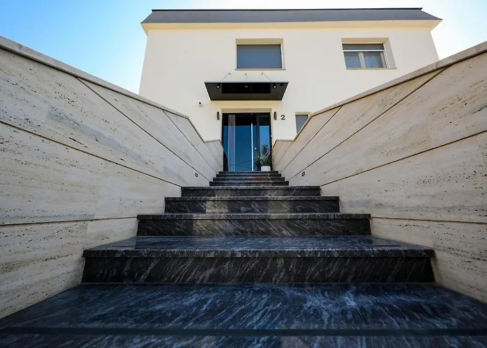 Villa Luxury Experience In Center Of With Heated Pool And Jacuzzi