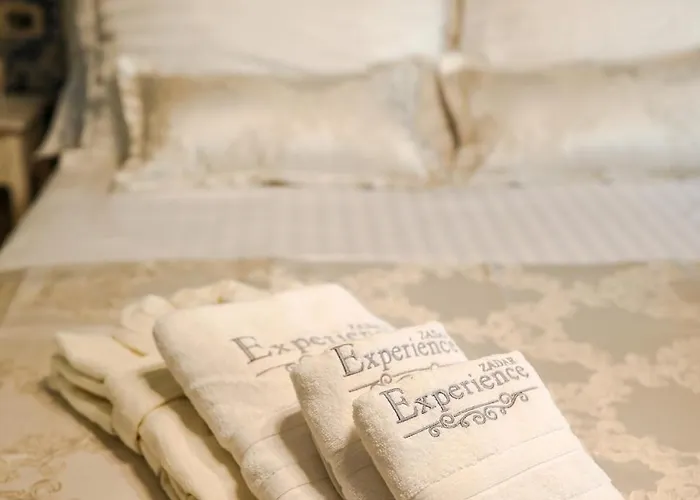 Villa Luxury Experience In Center Of With Heated Pool And Jacuzzi