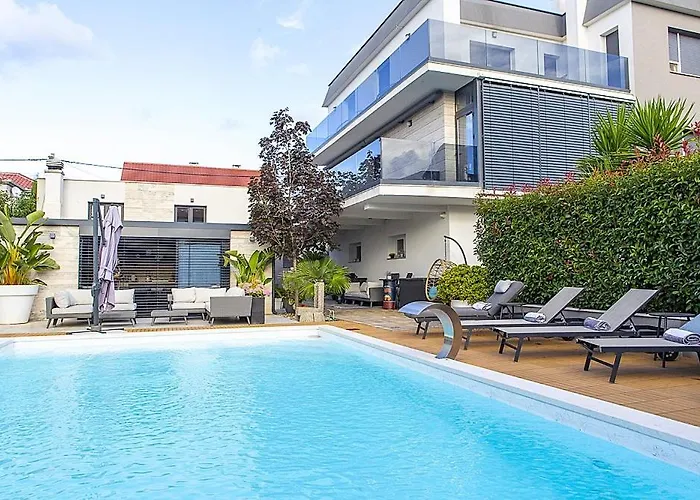 Luxury Experience In Center Of With Heated Pool And Jacuzzi