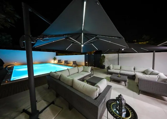 Luxury Experience In Center Of With Heated Pool And Jacuzzi * Zadar