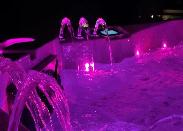 Villa Luxury Experience In Center Of With Heated Pool And Jacuzzi *