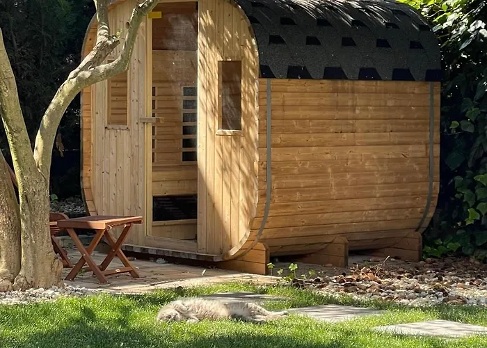 Luxury Experience In Center Of With Heated Pool And Jacuzzi Villa *