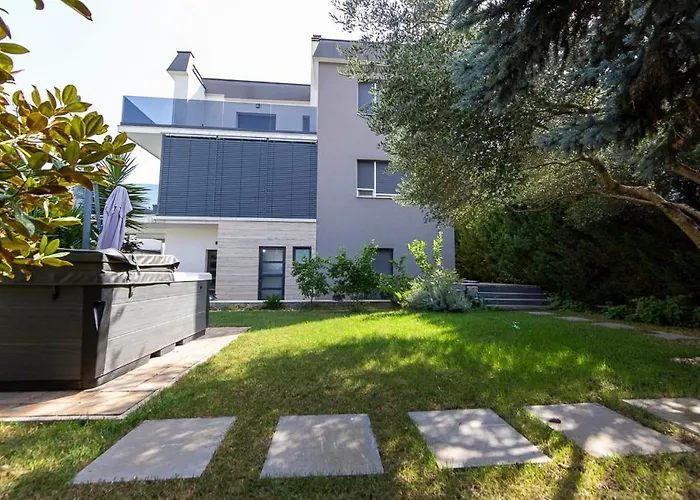 Luxury Experience In Center Of With Heated Pool And Jacuzzi Zadar