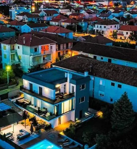 Luxury Experience In Center Of With Heated Pool And Jacuzzi Villa Zadar