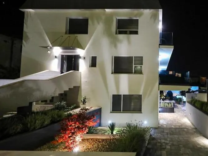 Luxury Experience In Center Of With Heated Pool And Jacuzzi Villa